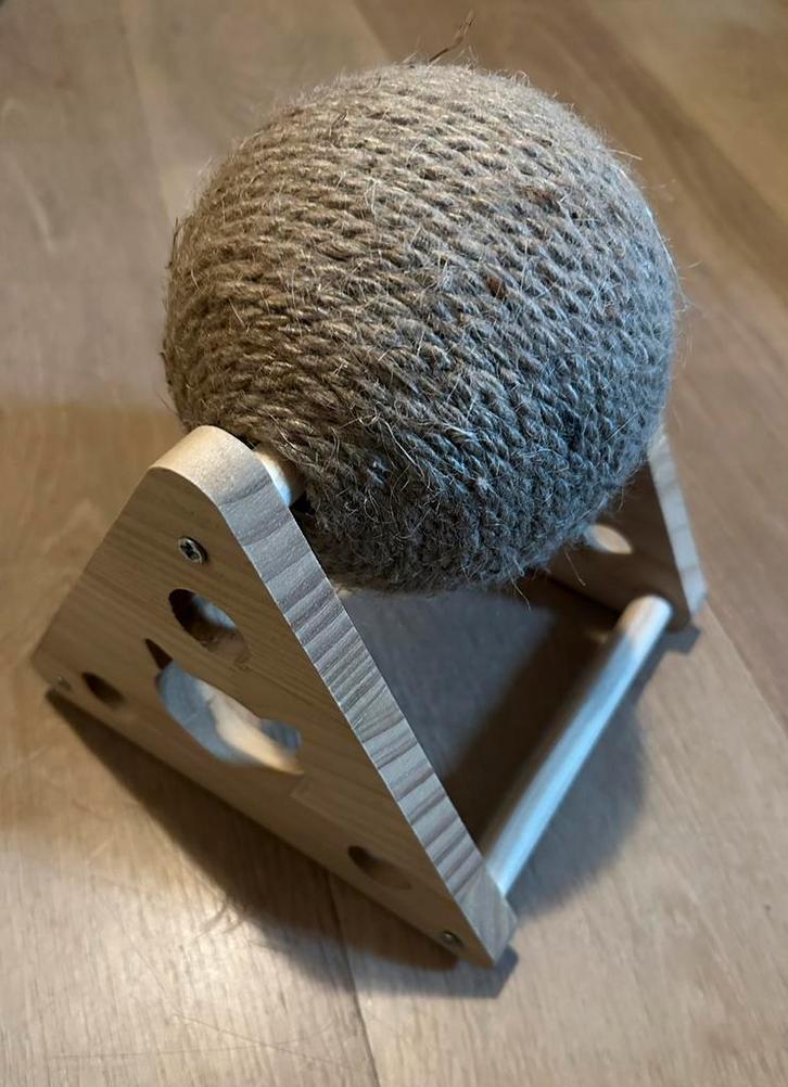 Kattenkrab Bal krabbol krabbal - L17x19 xH19 H incl bal 20cm, Dieren en Toebehoren, Krabmeubelen, Zo goed als nieuw, Krabpaal