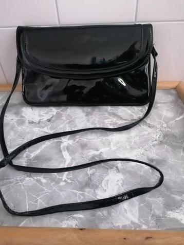 Zwarte lak tas met klep, Bulaggi € 17,50 beschikbaar voor biedingen