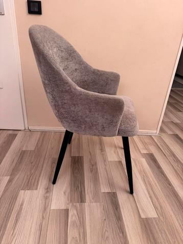 4 Grijze Teddy Eetkamerstoelen - Zo Goed Als Nieuw beschikbaar voor biedingen