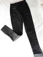 Zwarte leatherlook legging met split nieuw, Nieuw, Lang, Ophalen of Verzenden, Zwart