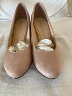 Nieuwe, heel mooie, zalmkleurige,halfhoge pumps maat 41, Kleding | Dames, Schoenen, Ophalen of Verzenden, Nieuw, Pumps
