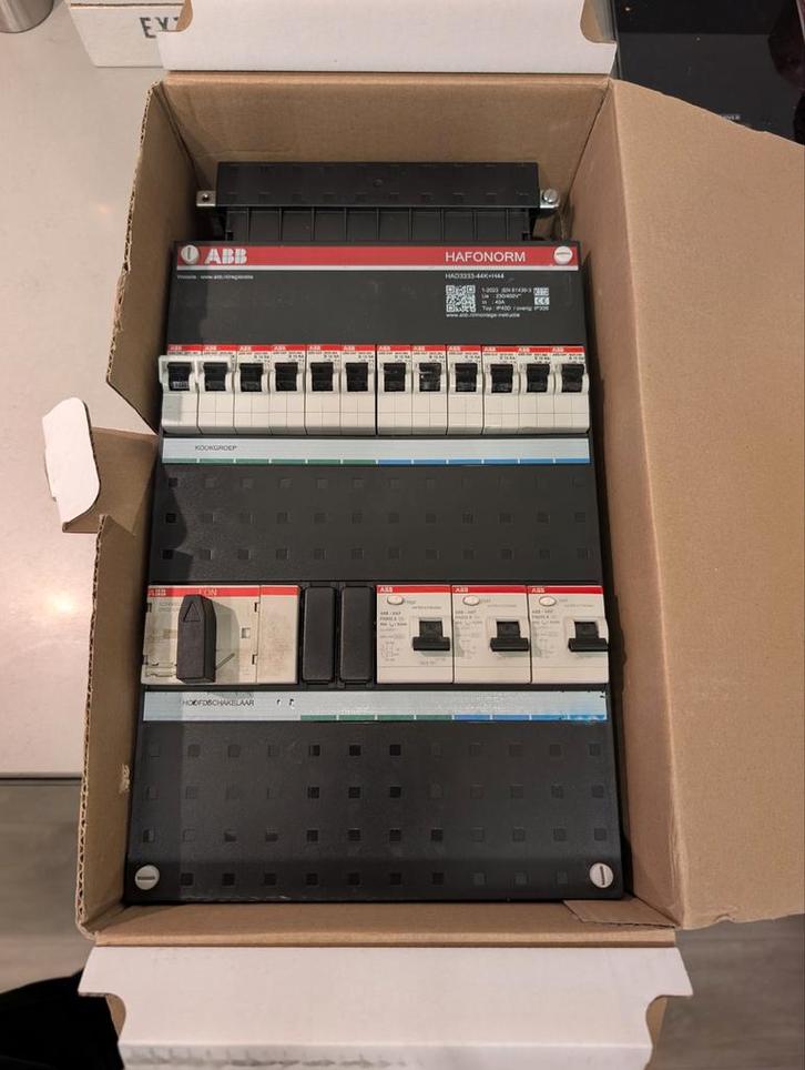 ABB Groepenkast - 12 Automaten, 3 Aardlekschakelaars, Doe-het-zelf en Verbouw, Elektra en Kabels, Zo goed als nieuw, Overige typen