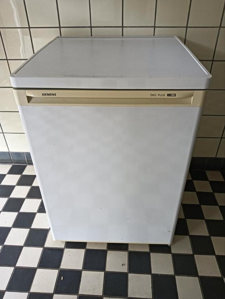 Goedwerkende Siemens vriezer VASTE PRIJS  60 EURO, Witgoed en Apparatuur, Vriezers en Diepvrieskisten, Zo goed als nieuw, Minder dan 85 cm