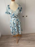 Heel mooi gebloemd overslag jurkje in zomerse kleuren mt.M, Maat 38/40 (M), Overige kleuren, Nieuw, Ophalen of Verzenden