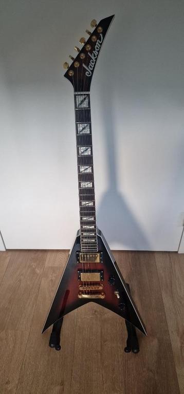 Jackson pro series king v 3-tone burst beschikbaar voor biedingen