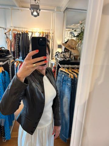 Pauw Amsterdam lamsleren jasje mt 2 (36/38) beschikbaar voor biedingen