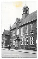AK Steenbergen - Gemeentehuis, Verzamelen, Ansichtkaarten | Nederland, Verzenden, 1960 tot 1980, Gelopen, Noord-Brabant