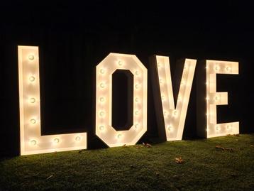 Grote LOVE LED  letters  feest bruiloft huwelijk