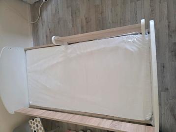 Kinderbed 2 stuks beschikbaar, inclusief nieuwe matrassen! beschikbaar voor biedingen