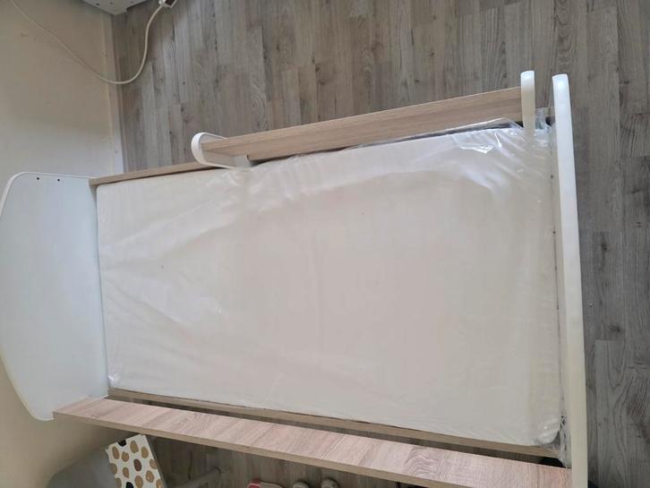 Kinderbed 2 stuks beschikbaar, inclusief nieuwe matrassen!, Kinderen en Baby's, Kinderkamer | Bedden, Zo goed als nieuw, 180 cm of meer
