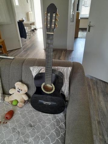 Gitaar beschikbaar voor biedingen