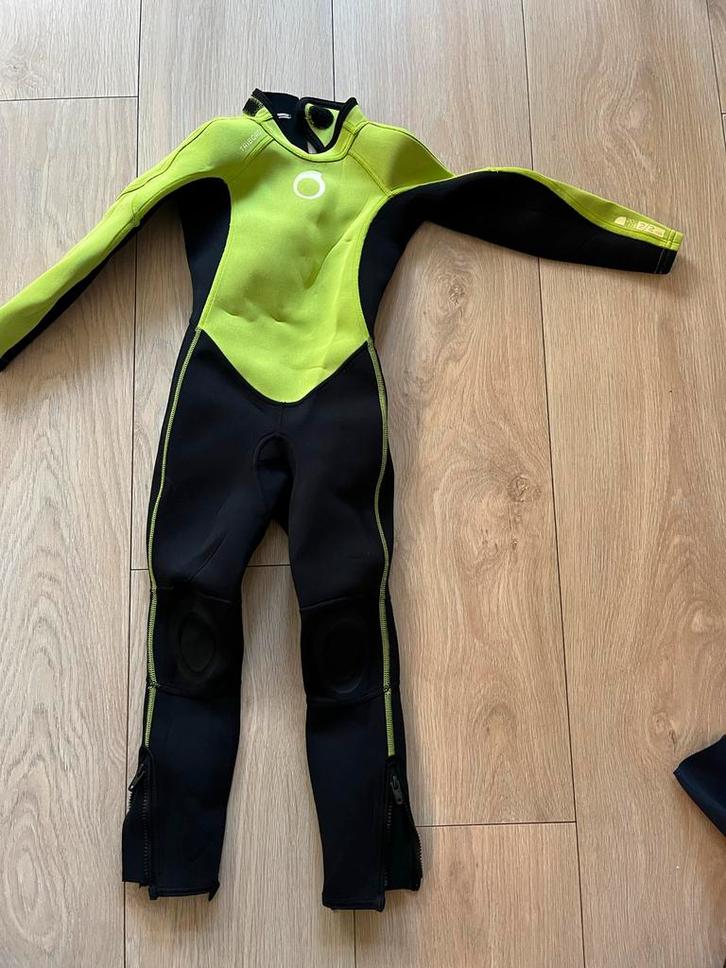 Tribord Wetsuit 2mm - 5-7 jaar, Watersport en Boten, Watersportkleding, Zo goed als nieuw, Wetsuit, Kind, Ophalen of Verzenden