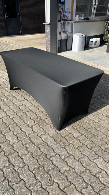 Inklapbare tafel met tafelhoes beschikbaar voor biedingen