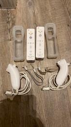 2 orginele wii controllers met motion inside + Nunchuk, Spelcomputers en Games, Ophalen of Verzenden, Zo goed als nieuw, Draadloos