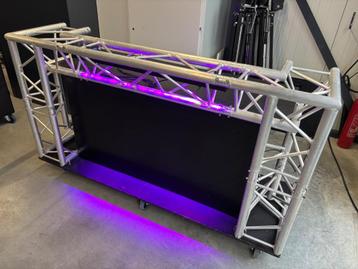Verlicht DJ Booth Meubel 'Truss' 2 meter op wielen beschikbaar voor biedingen