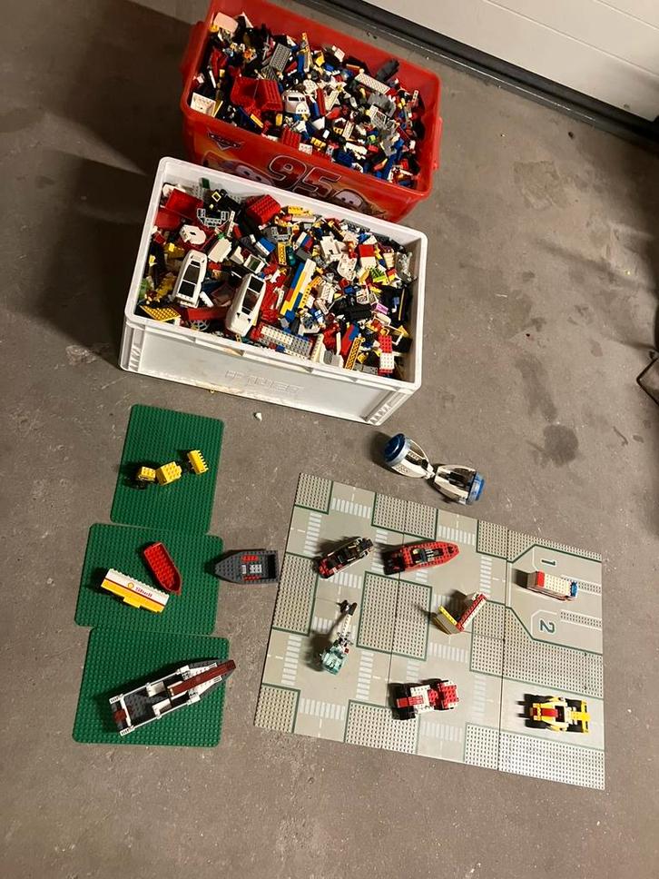 2  bakken lego 30 kilo zoldervondst kg, Kinderen en Baby's, Speelgoed | Duplo en Lego, Gebruikt, Ophalen of Verzenden