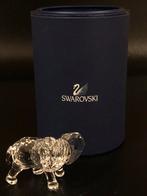 NIEUWSTAAT SWAROVSKI OLIFANT SLURF OPZIJ, Verzamelen, Swarovski, Ophalen of Verzenden, Zo goed als nieuw, Figuurtje