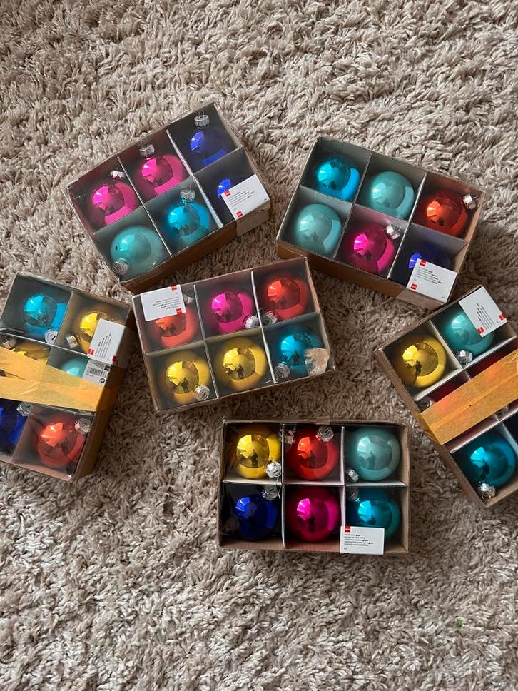 Gekleurde kerstballen Hema 36 stuks, Diversen, Kerst, Zo goed als nieuw, Ophalen of Verzenden