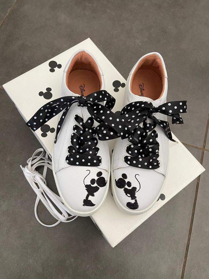 Nieuwe leren Disney gympen van DWRS maat 36, Kleding | Dames, Schoenen, Nieuw, Sneakers of Gympen, Wit, Verzenden