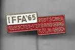 I.F.F.A. 65 KOLN METALEN SPELD, Verzamelen, Speldjes, Pins en Buttons, Verzenden, Gebruikt, Overige onderwerpen, Speldje of Pin