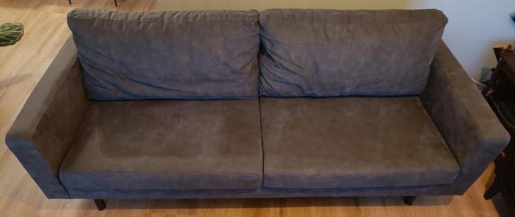 Mooie grijze bank lederlook, Huis en Inrichting, Banken | Bankstellen, Zo goed als nieuw, Ophalen