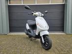 PIAGGIO ZIP 2000 2T BROM BJ 02-2015 WIT NETTE STAAT 6933KM, Fietsen en Brommers, Scooters | Piaggio, Zip, Benzine, 49 cc, Ophalen of Verzenden