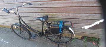 Zwarte fiets 26 inch beschikbaar voor biedingen