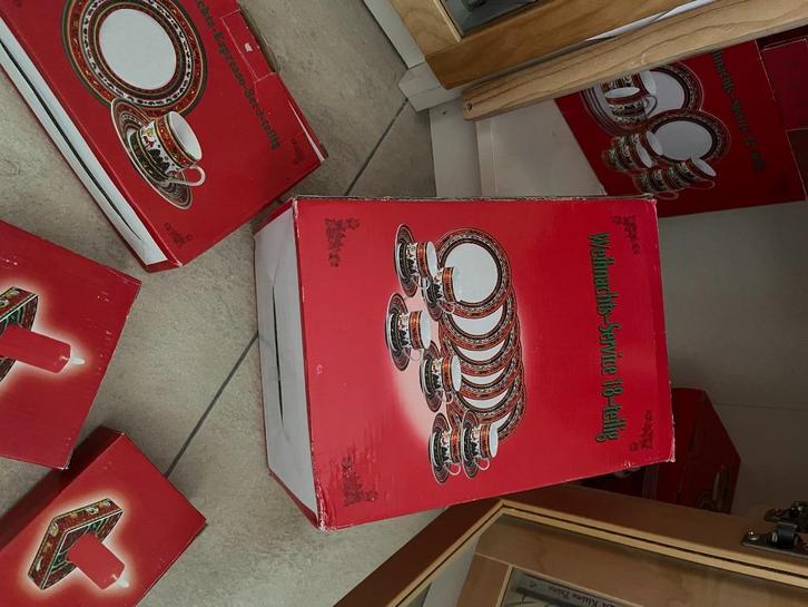 Kerst servies, zéér uitgebreid. Gemerkt: groen ahorn-blad, Diversen, Kerst, Zo goed als nieuw, Ophalen