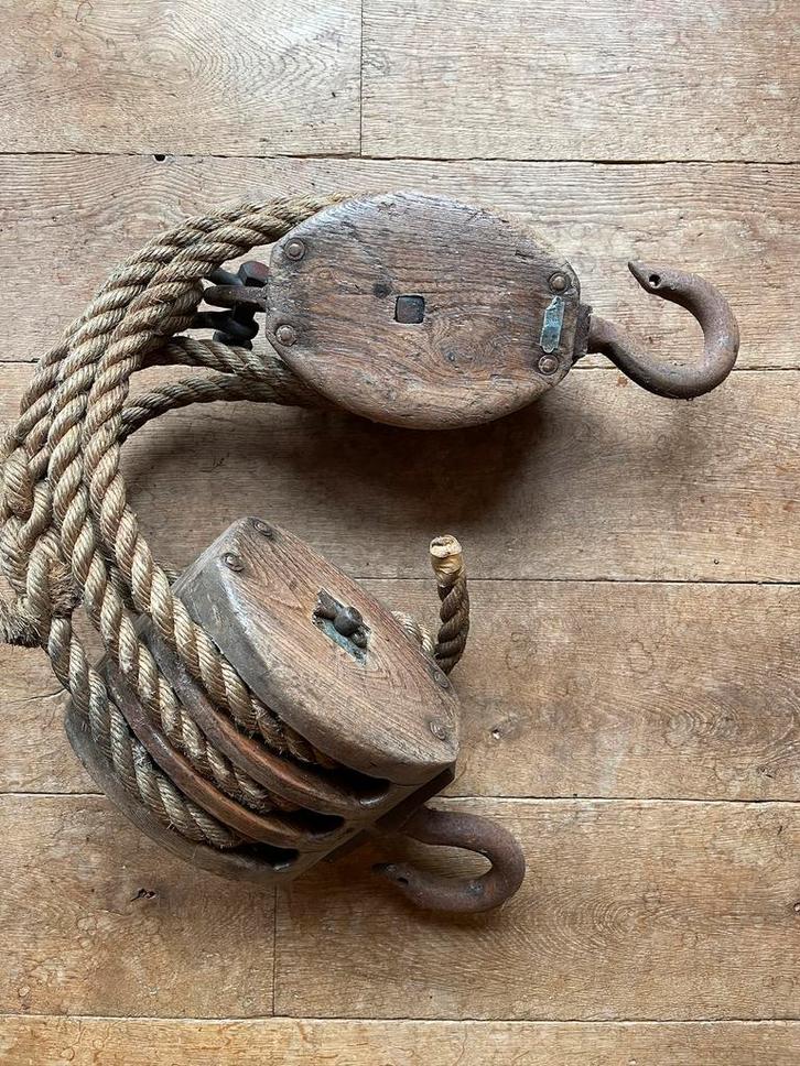 2 grote antieke houten scheepstakels met touw, samen 11 kilo, Huis en Inrichting, Woonaccessoires | Overige, Gebruikt, Ophalen of Verzenden