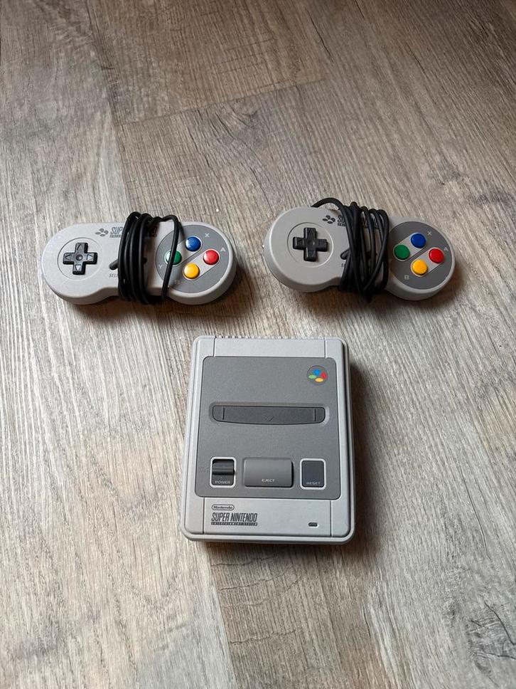 Super Nintendo Mini met 2 controllers, Spelcomputers en Games, Spelcomputers | Nintendo Super NES, Gebruikt, Met 2 controllers