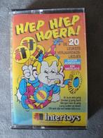 Hiep hiep hoera, Kinderen en Jeugd, 1 bandje, Ophalen of Verzenden, Zo goed als nieuw