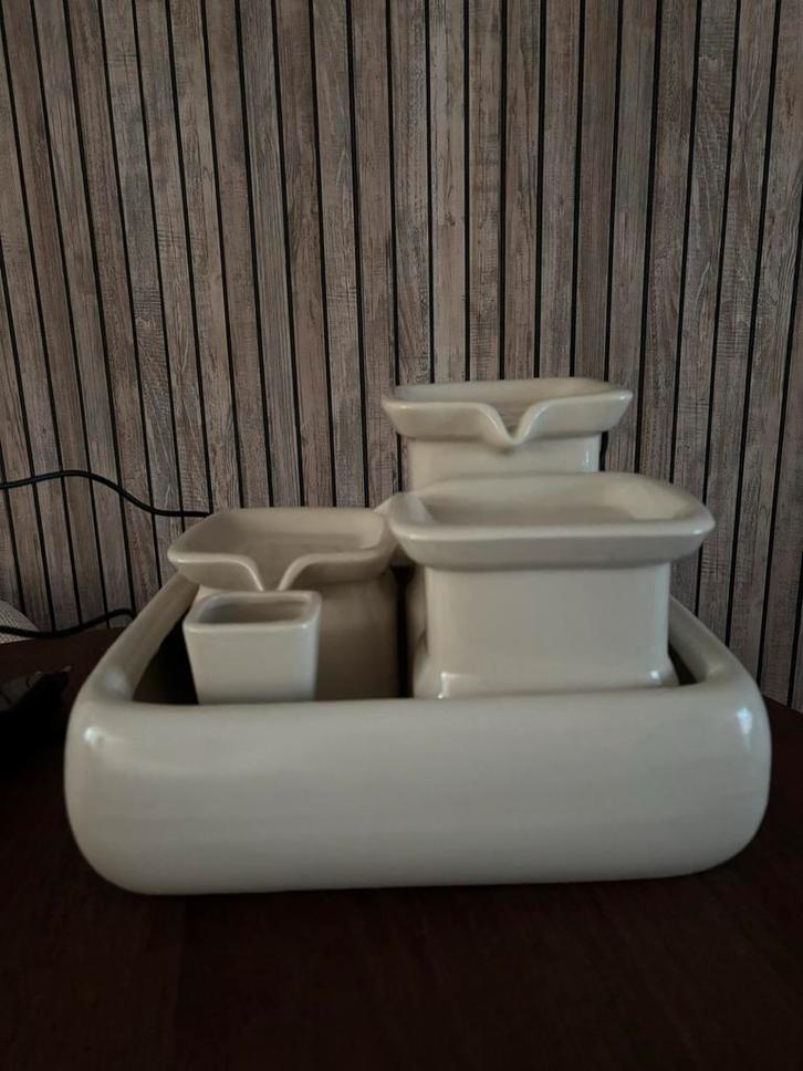 Miaustore Keramische Waterfontein + Kattengraskit, Dieren en Toebehoren, Kattenvoerbakken en Drinkbakken, Zo goed als nieuw, Ophalen