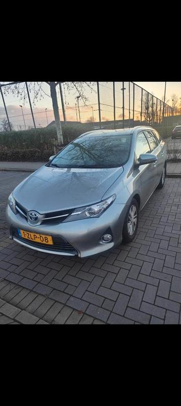 Toyota Auris 1.8 Hybrid Touring Sports CVT 2014 Grijs beschikbaar voor biedingen