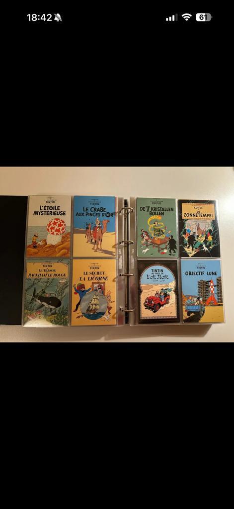 Verzameling van circa 750 Kuifje ansichtkaarten in mappen, Verzamelen, Ansichtkaarten | Themakaarten, Ongelopen, 1980 tot heden