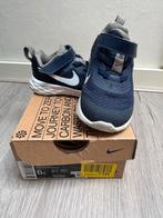 Nike maat 22, Ophalen, Zo goed als nieuw, Jongetje of Meisje, Schoentjes