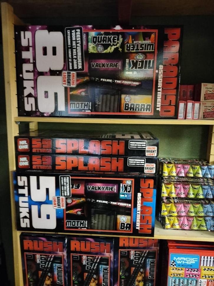 mega partij vuurwerk,allemaal cat 1 dus volkomen legaal, Hobby en Vrije tijd, Feestartikelen, Nieuw, Feestartikel, Kerst of Sinterklaas