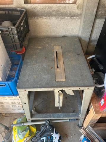 Zaagtafel beschikbaar voor biedingen
