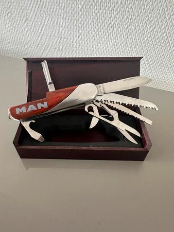Luxe multitool met houten handvat – Nieuw in doos beschikbaar voor biedingen
