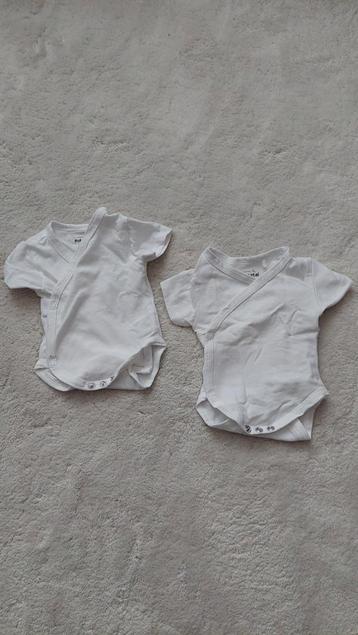 Twee rompers korte mouw maat 44 (Prenatal) beschikbaar voor biedingen