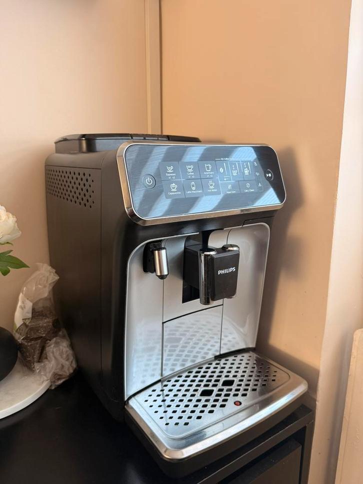 PHILIPS Series 3200 EP3246/70 LatteGo Zilver, Witgoed en Apparatuur, Koffiezetapparaten, Zo goed als nieuw, Koffiebonen, Koffiemachine