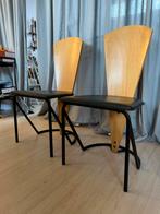 Twee vintage postmoderne stoelen, jaren 80, memphis style, Huis en Inrichting, Ophalen, Gebruikt, Twee, Metaal