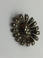 V425 Prachtige zilveren broche zonnebloem markasiet, Sieraden, Tassen en Uiterlijk, Ophalen of Verzenden, Zilver, Broche, Met edelsteen