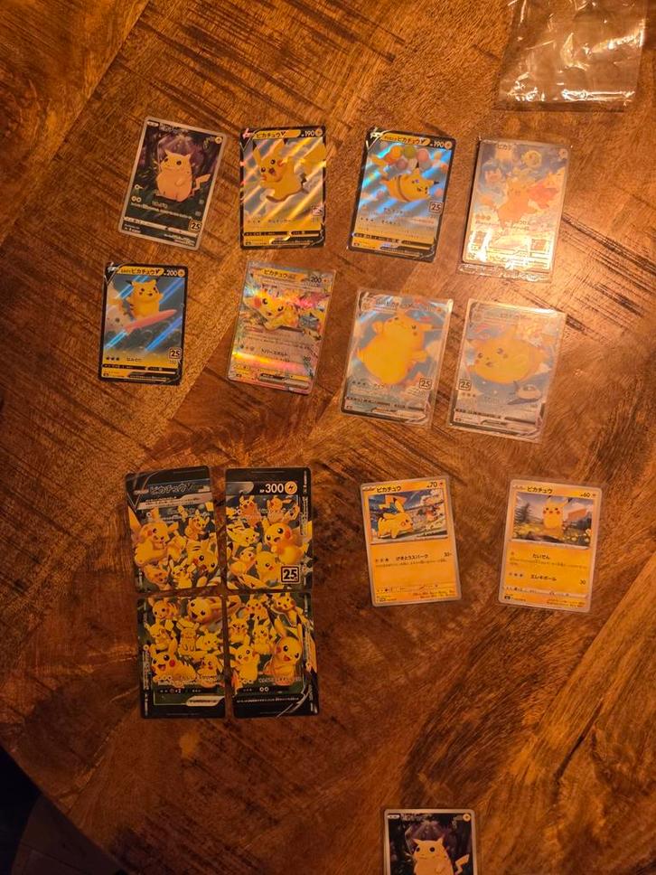 Pokémon 25 Jaar Pikachu Kaarten, Hobby en Vrije tijd, Verzamelkaartspellen | Pokémon, Ophalen of Verzenden