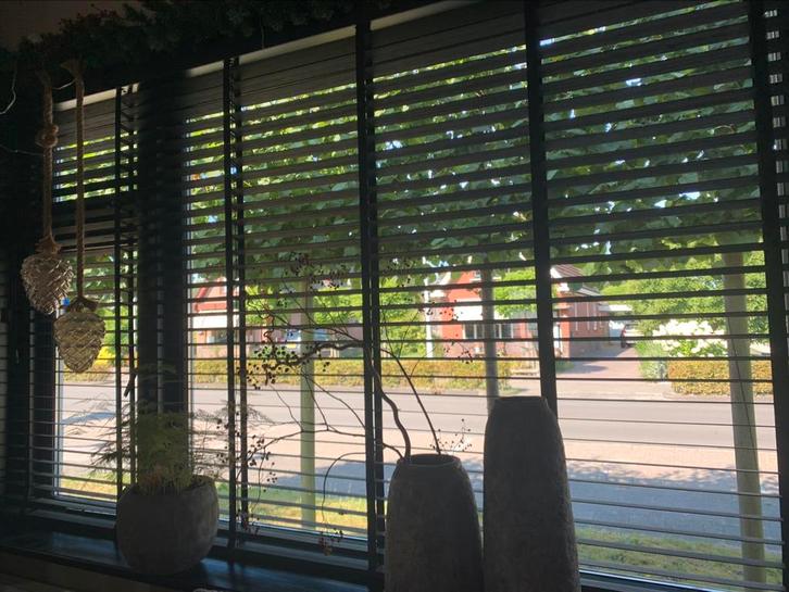Zwarte houten luxaflex, Huis en Inrichting, Stoffering | Gordijnen en Lamellen, Zo goed als nieuw, 200 cm of meer, Ophalen