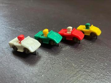 4 kleine oude speelgoedauto’s beschikbaar voor biedingen