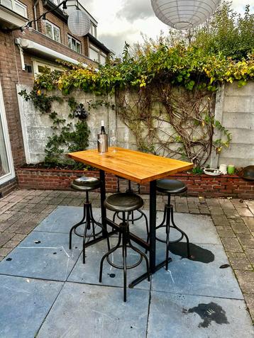 Massief Eiken Hoge Tafel - Robuust & Stijlvol! beschikbaar voor biedingen