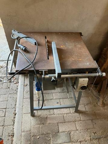 Zaagtafel beschikbaar voor biedingen