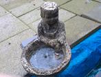 Betonnen beeld van jongen met waterbak, Ophalen of Verzenden, Gebruikt, Beton, Mensenbeeld