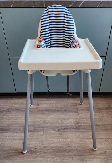 Kinderstoel met eetblad en kussen  beschikbaar voor biedingen