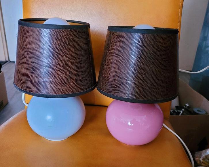 Set van 2 vintage tafellampen, Huis en Inrichting, Lampen | Lampenkappen, Zo goed als nieuw, Minder dan 25 cm, Rond, Wit, Bruin